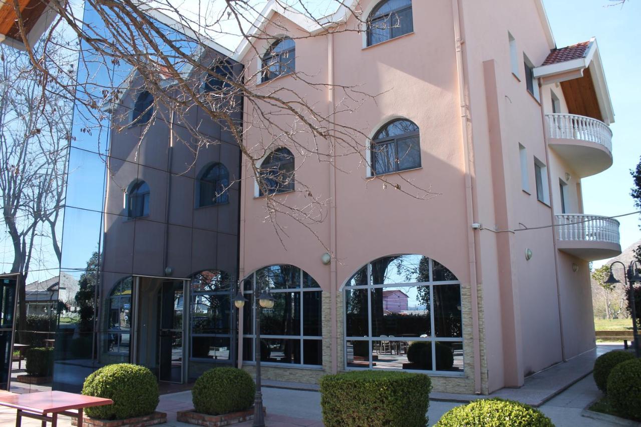 Hotel Hasmegaj Mahall' e Kryethuit Exterior photo